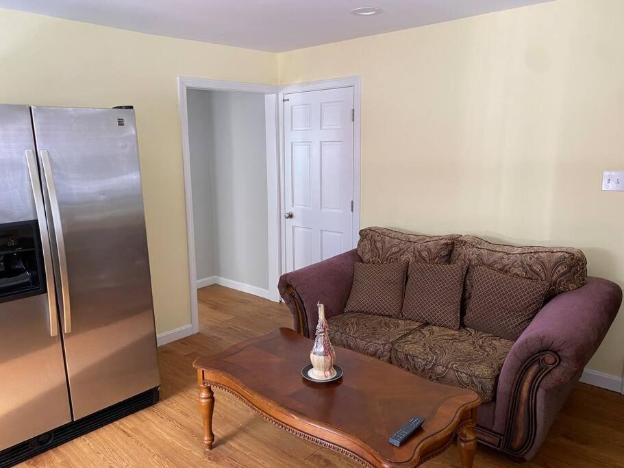 Sunny One Bedroom In Historic Downtown Dover Exterior photo