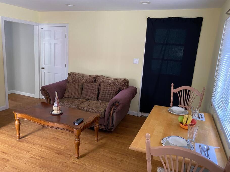 Sunny One Bedroom In Historic Downtown Dover Exterior photo