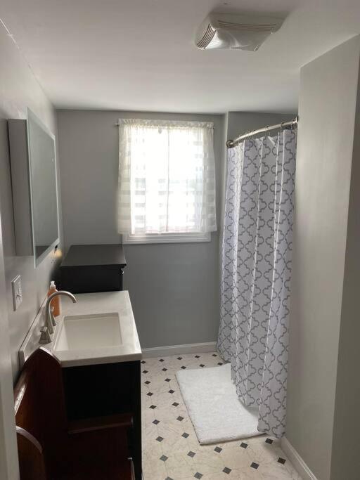Sunny One Bedroom In Historic Downtown Dover Exterior photo